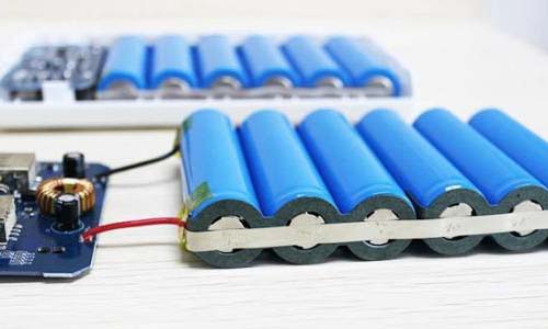 <b>山特UPS电源能用磷酸铁蜜桃网站入口池UPS吗？</b>