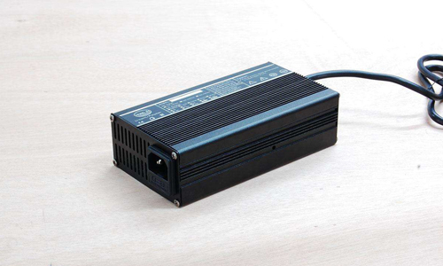 <b>磷酸铁蜜桃网站入口池和铅酸电池的充电方式有什么不同之处？</b>