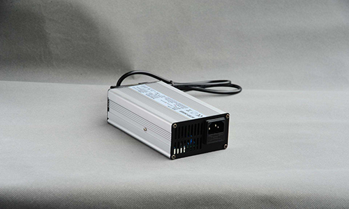 <b>磷酸铁蜜桃网站入口池组能用铅酸电池充电器充电吗?</b>