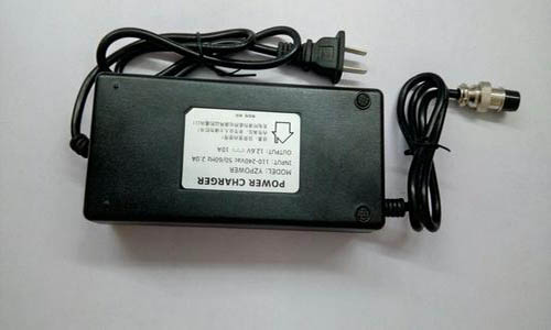 <b>如何选择一款质量好的蜜桃网站入口池充电器</b>