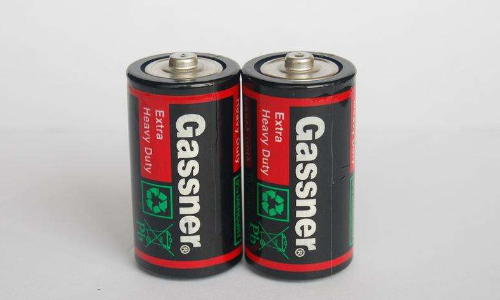 <b>干电池工作原理，干电池分类及电压问题</b>